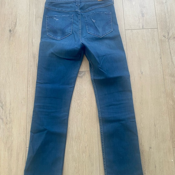 Hollister Medium Blue Distressed Cropped Jeans - Picture 2 of 3
